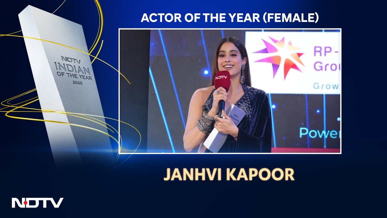 Janhvi Kapoor Wins Actor Of The Year (Female) Award