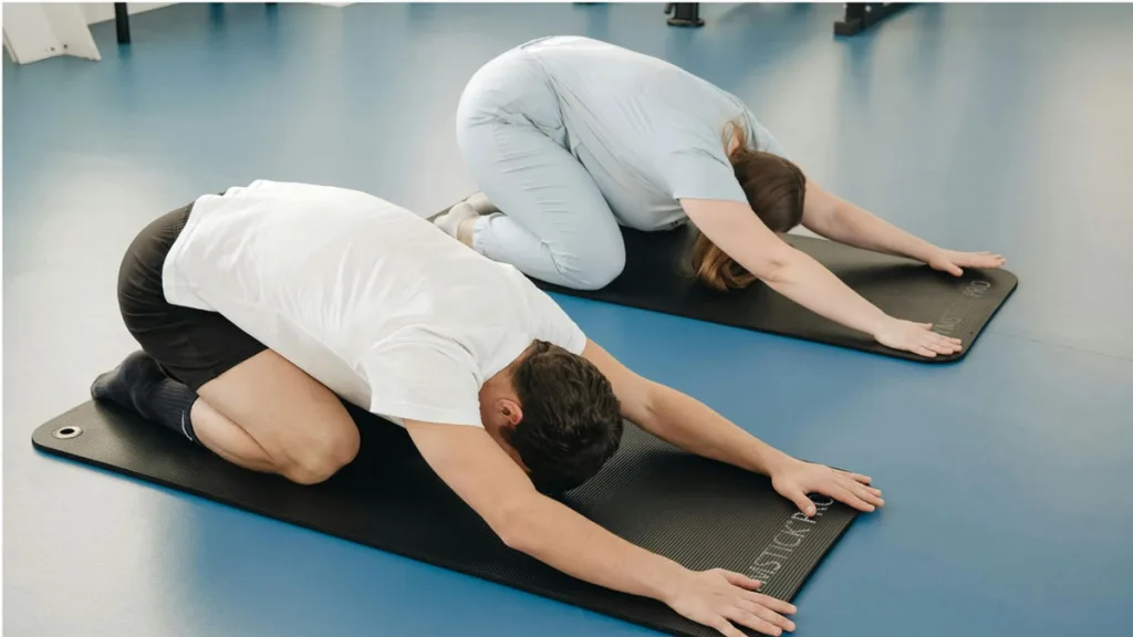 3 Yoga Poses For Deep Sleep: नींद न आने से हैं परेशान! करें योगा और जाएं गहरी नींद की वादियों में