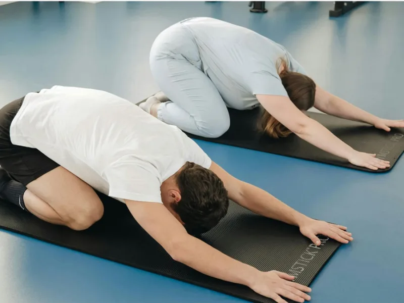 3 Yoga Poses For Deep Sleep: नींद न आने से हैं परेशान! करें योगा और जाएं गहरी नींद की वादियों में